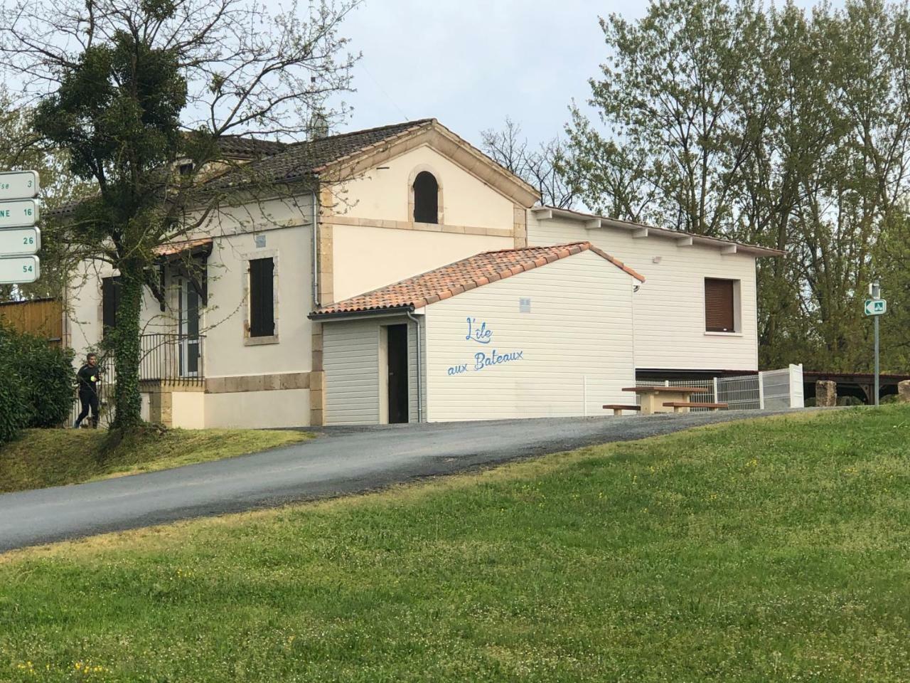L'Ile Aux Bateaux Bed & Breakfast Buzet-sur-Baise Bagian luar foto